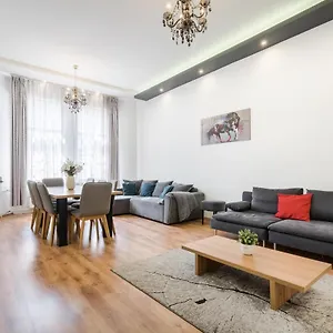 real-apartments-zichy.inbudapesthotels.com/